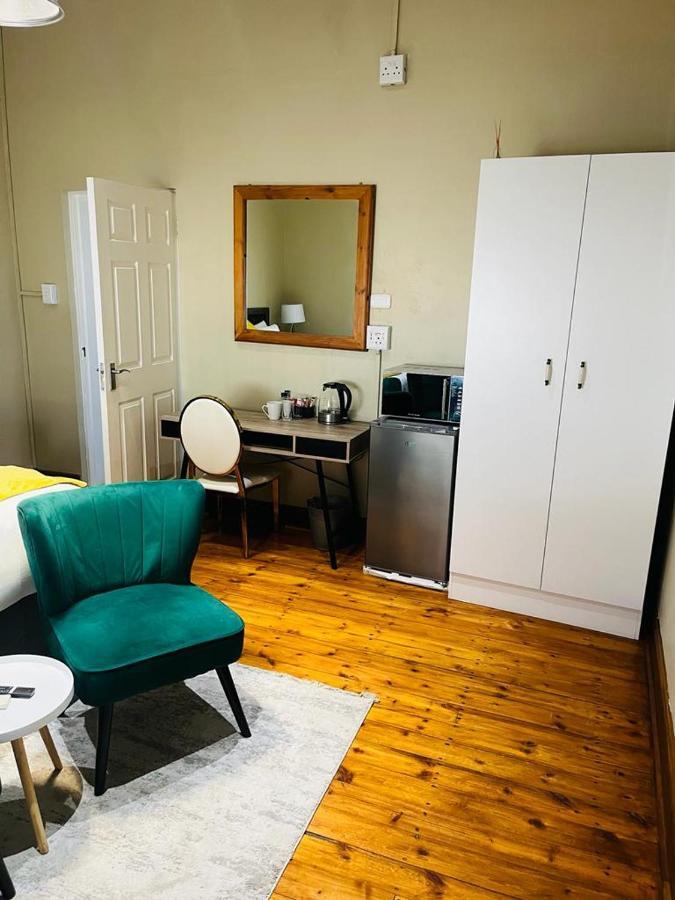 Bed & Breakfast St Eve & *
